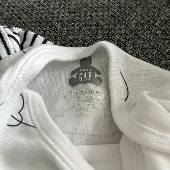 Set of 3 Baby Gap Organic Onesies, Size 3-6 months - Picture 2 of 2